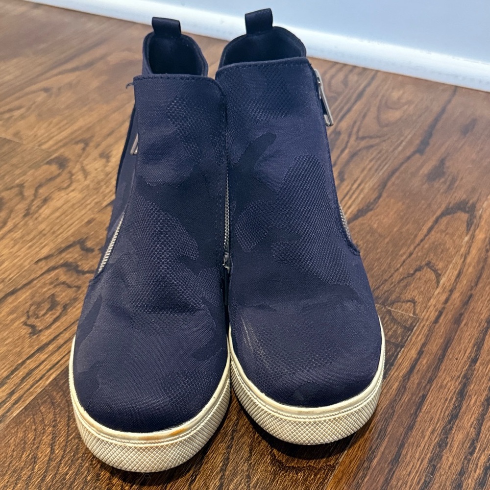 Steve Madden Stylish Navy Ankle Boots with Side Zipper